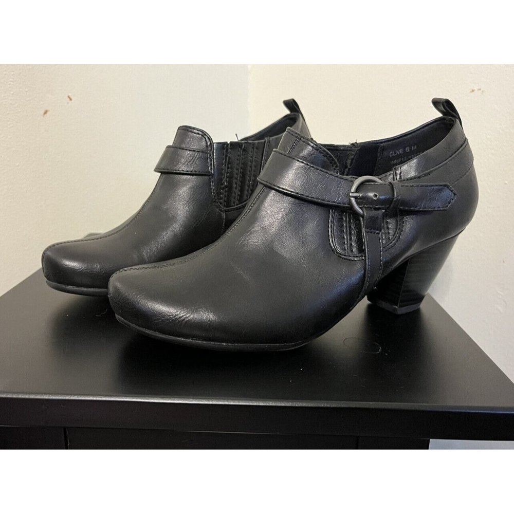 Baretraps Women’s Clive Black Ankle Buckle Boots Size 6